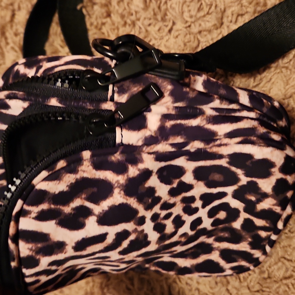 Forever 21 Leopard Print Crossbody Bag - Picture 8 of 9